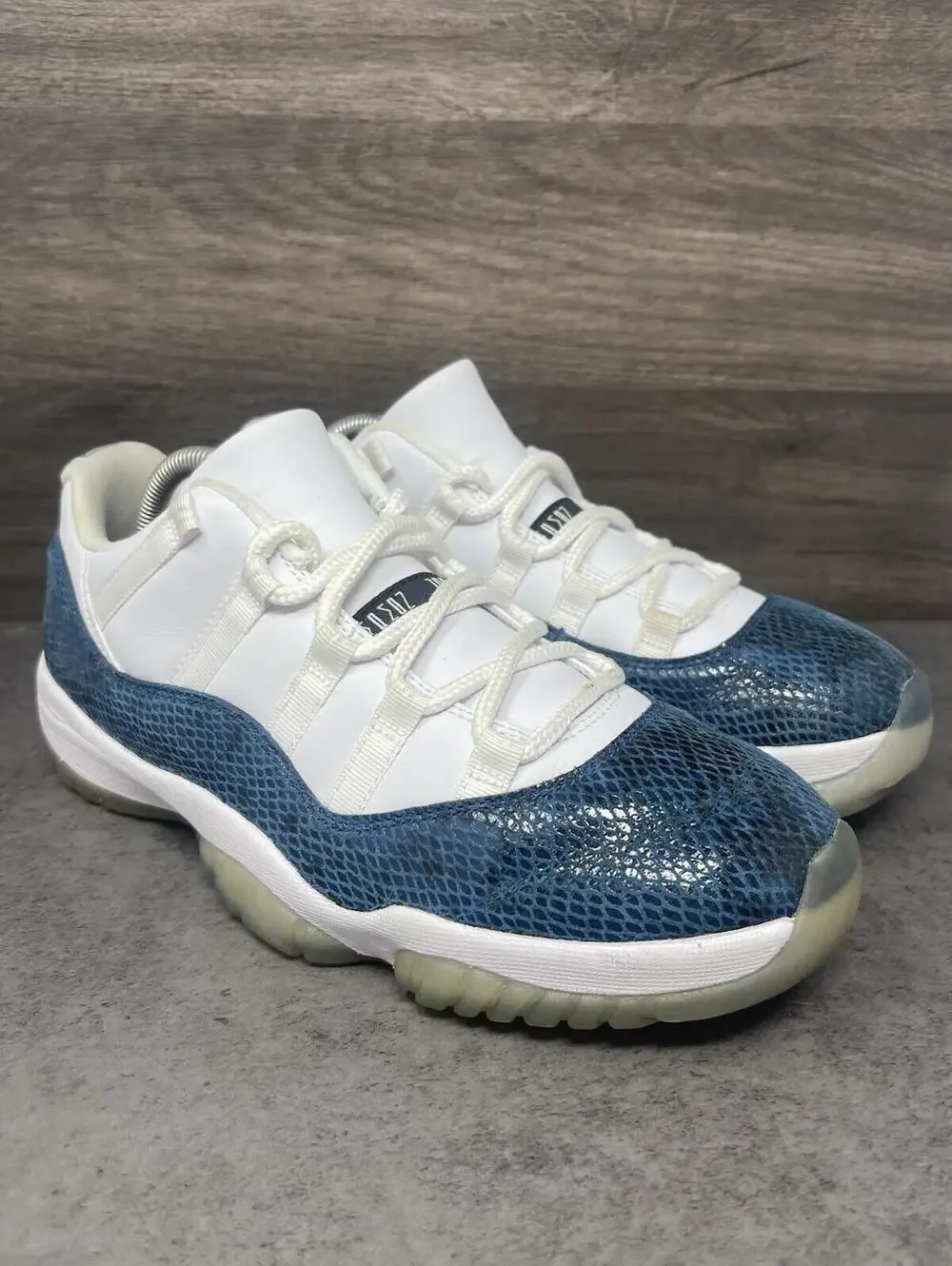 Air Jordan 11 Low Navy Snakeskin Mens Size 9.5 Blue White Lot CD6846-102